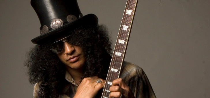 Легендарному гитаристу Слэшу исполнилось 49 лет